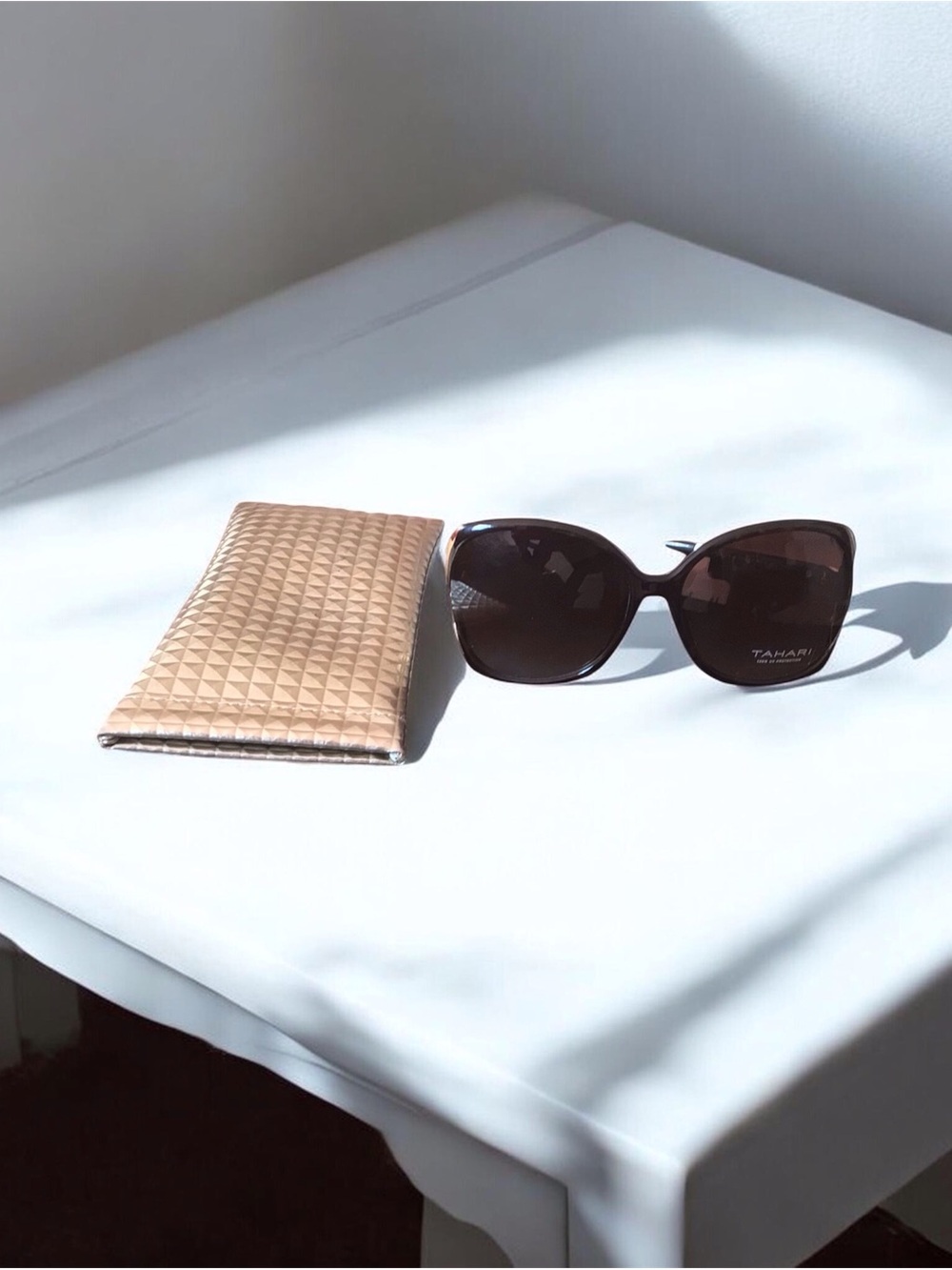 NWT Elie Tahari Women's Sunglasses with Gold Slip Case